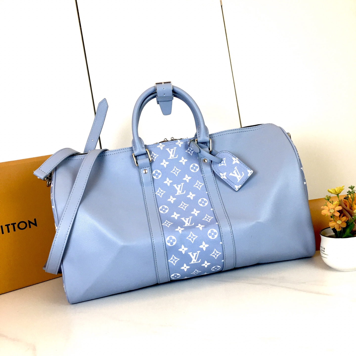 LV bag 683